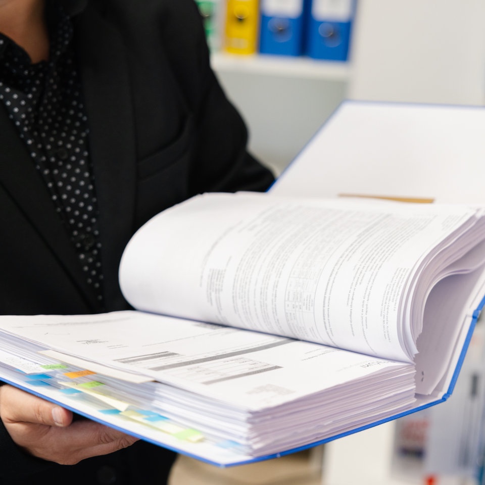 Vaša dokumentacija je kod nas na sigurnom: klijent sa svojim registratorom koji čuvamo u našem uredu. Klijent drži svoj registrator koji se čuva u VMS uredu